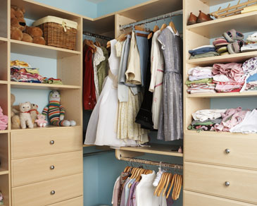 3 Cara Jitu Menghilangkan Jamur di Lemari Pakaian