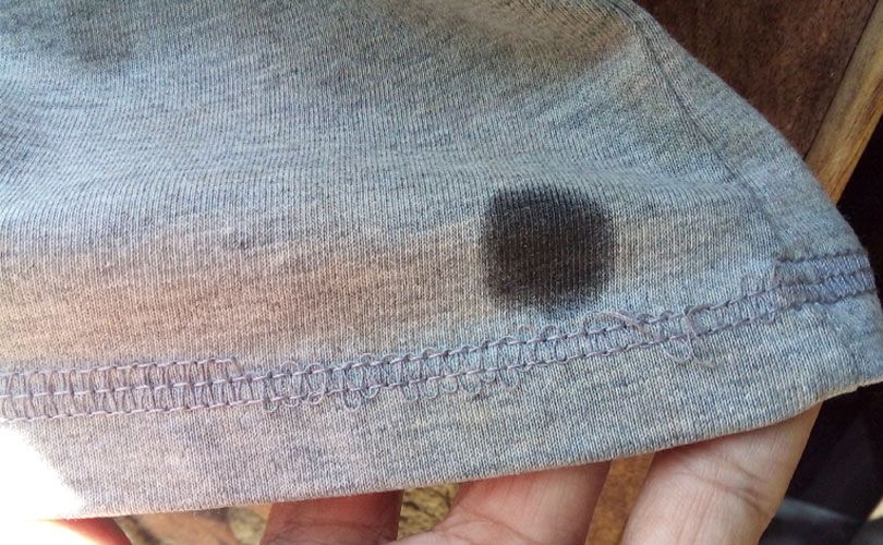 Cara Menghilangkan Noda Oli Pada Pakaian