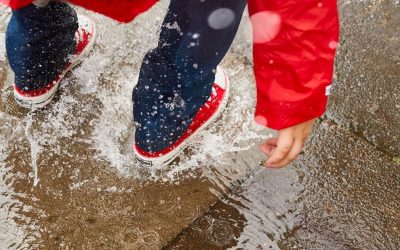 6 Tips Mencuci Dan Merawat Sepatu Di Musim Hujan